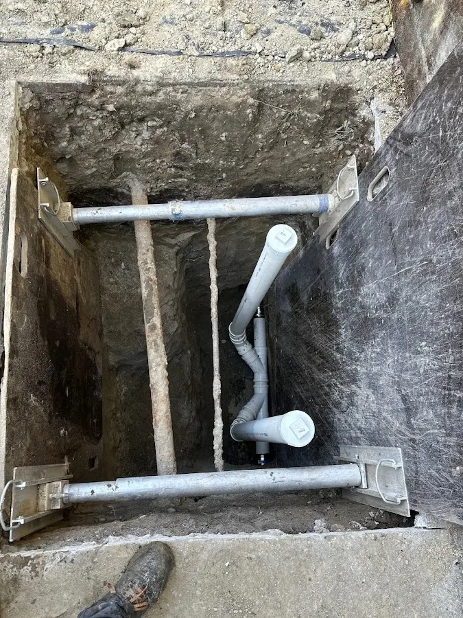 Experienced plumber completing Drain Cleaning work in Coral Gables